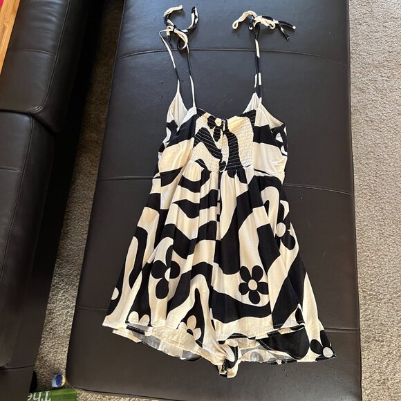 Urban Outfitters Romper - Picture 2 of 3